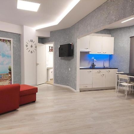 Fantastic 2 Bedrooms, Just 20 Meters From Ocean Playa de las Americas  Bagian luar foto