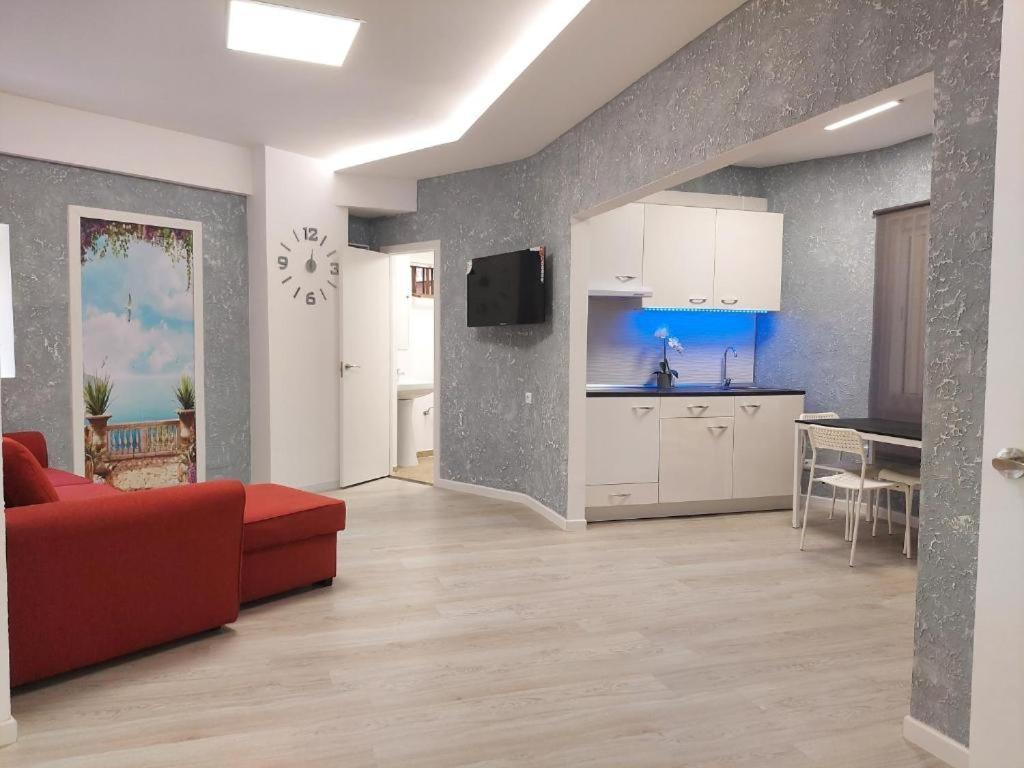 Fantastic 2 Bedrooms, Just 20 Meters From Ocean Playa de las Americas  Bagian luar foto