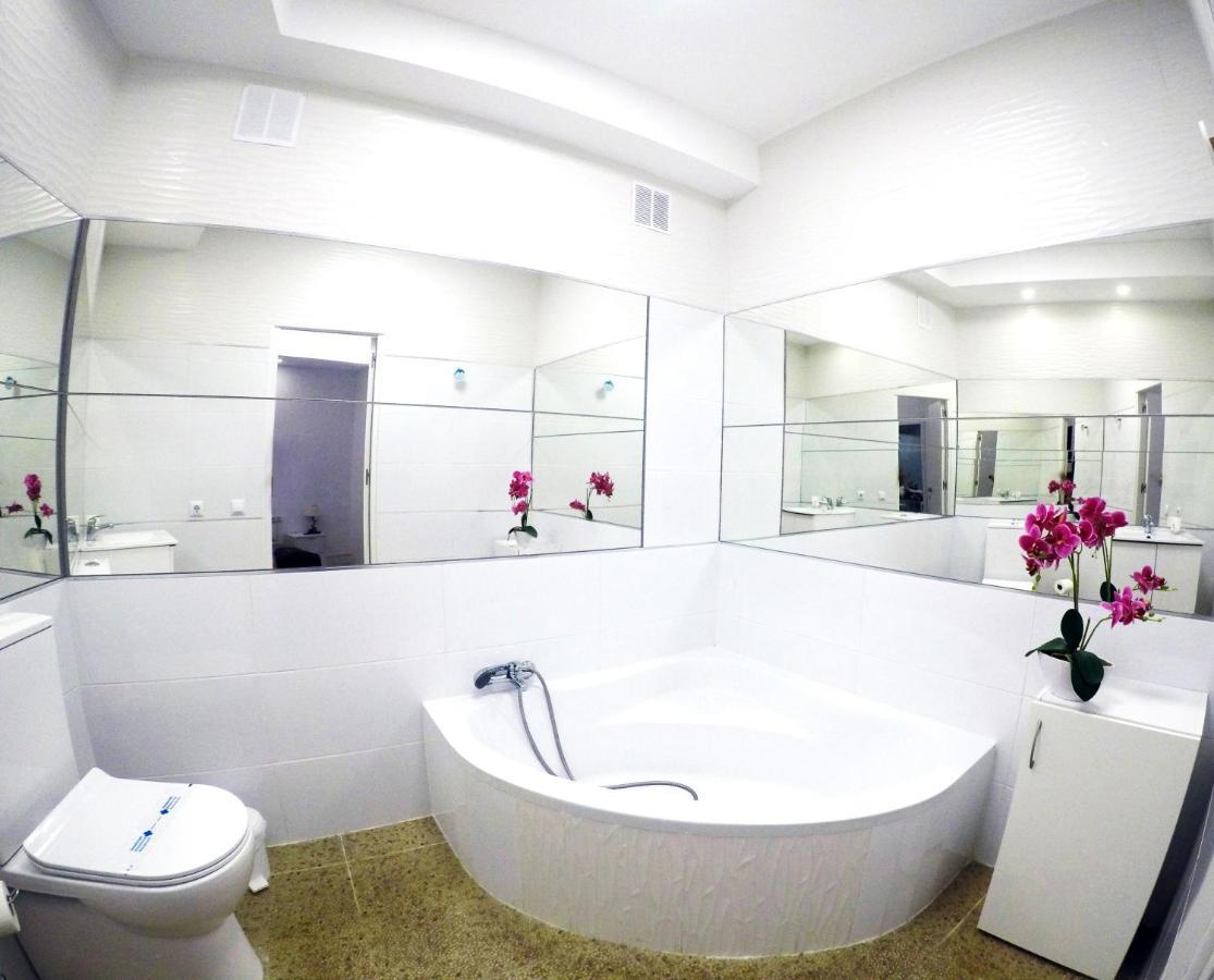 Fantastic 2 Bedrooms, Just 20 Meters From Ocean Playa de las Americas  Bagian luar foto