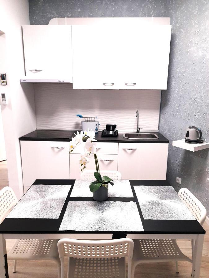 Fantastic 2 Bedrooms, Just 20 Meters From Ocean Playa de las Americas  Bagian luar foto